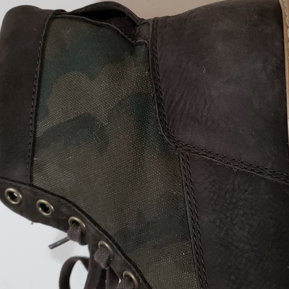 Cole Haan Sueded Textile Camo Light Weight ankle boots size 8 - Picture 3 of 9